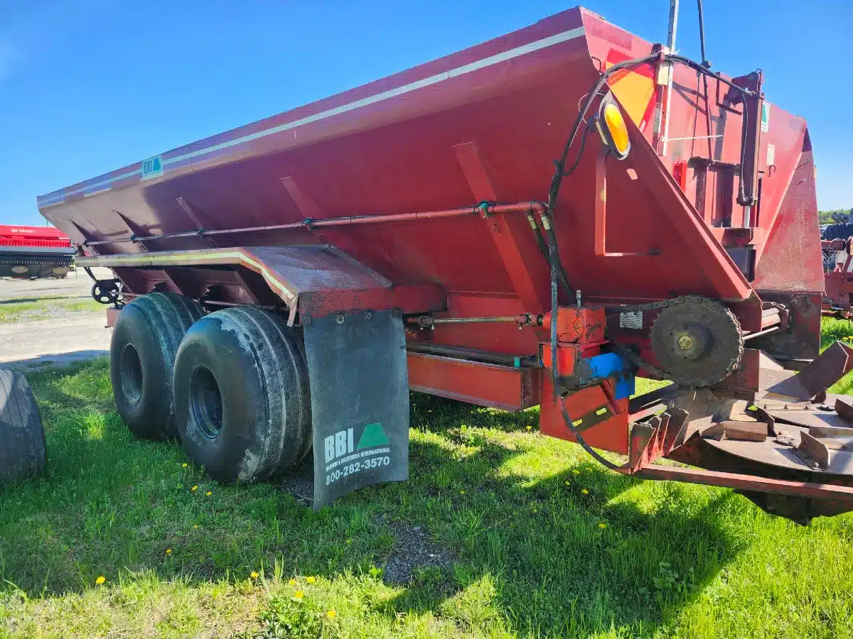 Gallery image 2 for Used BBI 3516 Spreader - Fertilizer
