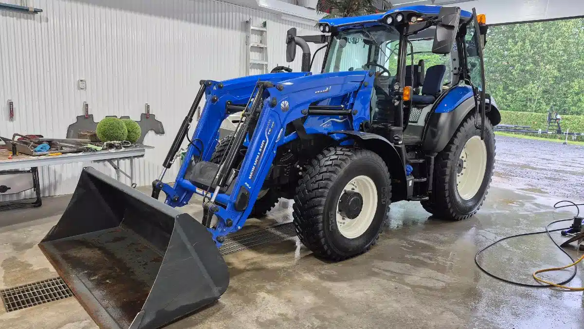 Gallery image 1 for Used 2022 New Holland T5.140 Tractor