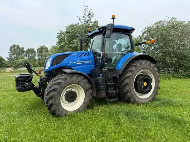 Gallery image 2 for 2024 New Holland T7.230 Tractor