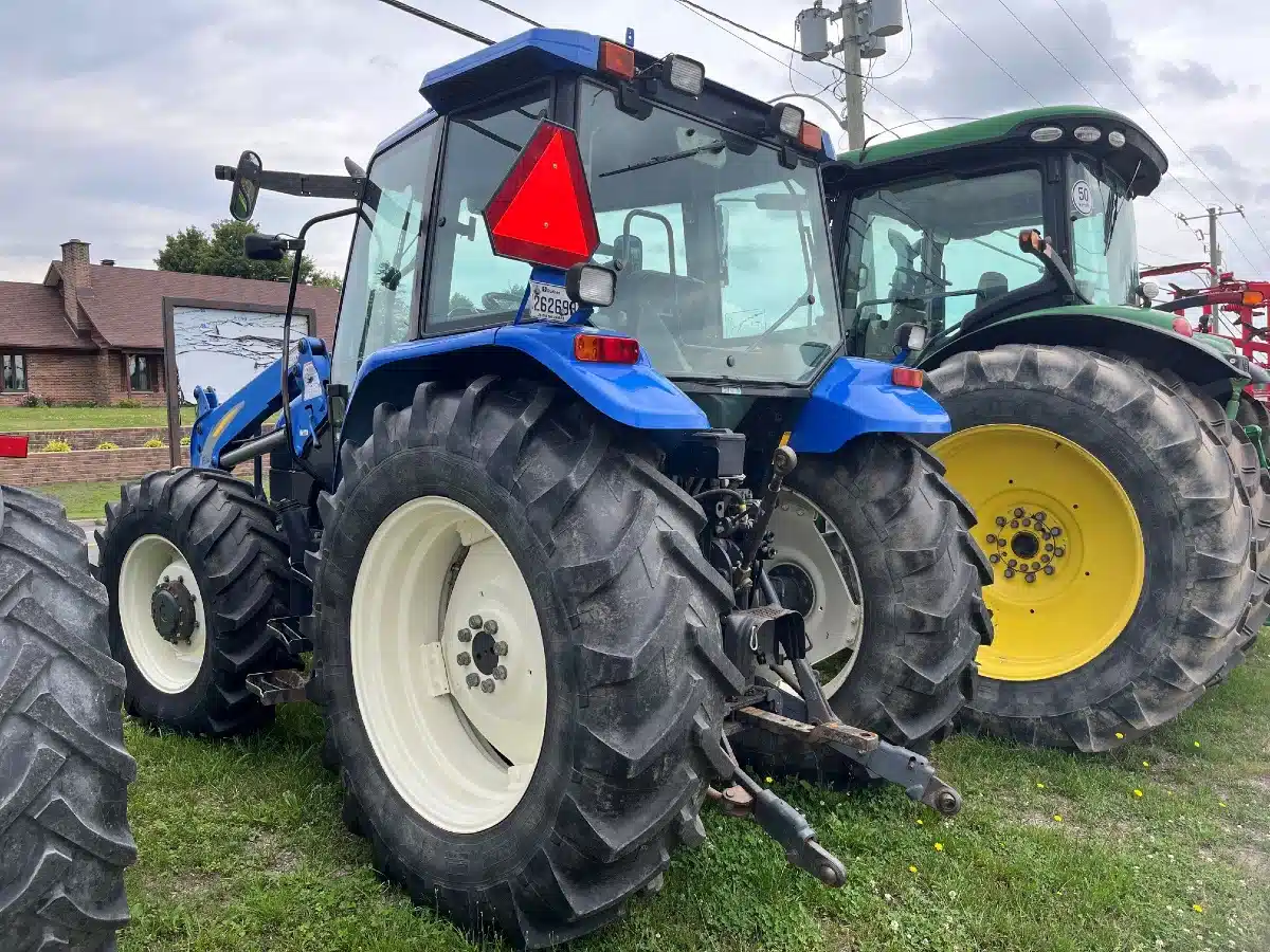 Gallery image 2 for 2000 New Holland TS110 Tractor