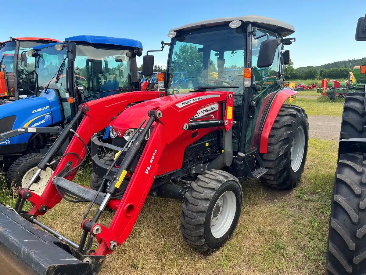 Photo de la Galerie 2 pour 2021 Massey Ferguson 2850M Tracteur