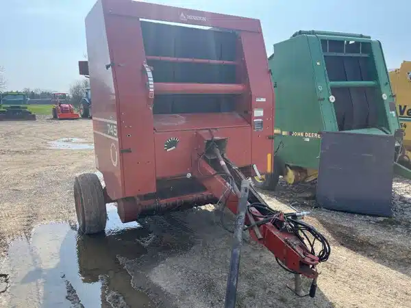 Gallery image 1 for Used Hesston 745 Rake