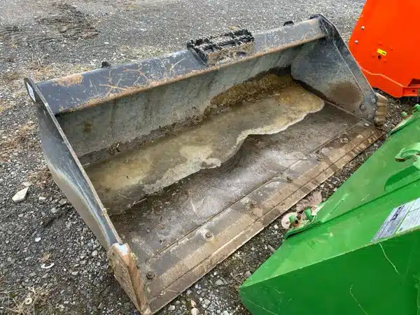 Gallery image 2 for Used Kubota S6612 Bucket