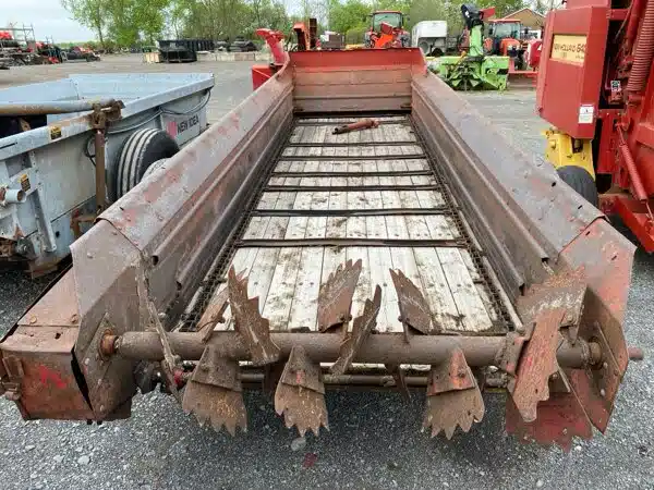 Gallery image 2 for Used New Holland 676S Manure Spreader