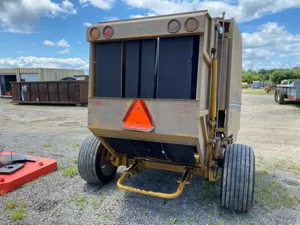 Gallery image 2 for Used Vermeer 554XL Round Baler