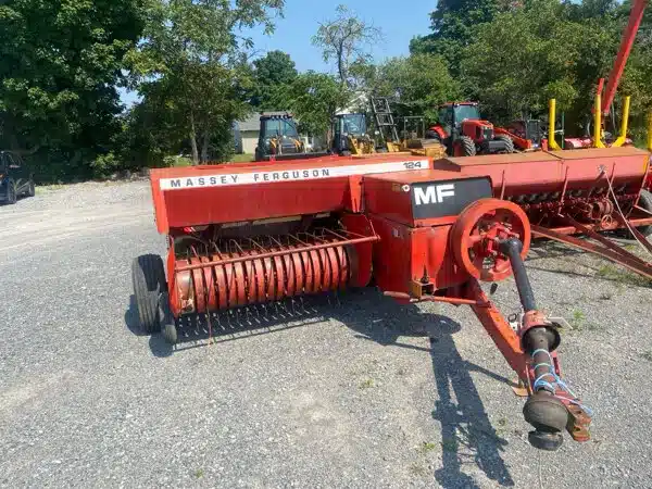 Gallery image 2 for Used Massey Ferguson 124 Square Baler - Small