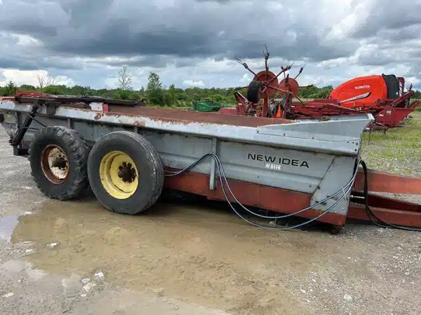 Gallery image 1 for Used New Idea 363 Manure Spreader