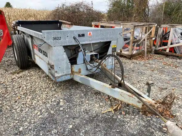Gallery image 2 for Used New Idea 3622 Manure Spreader