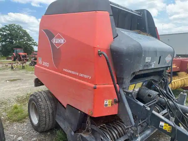 Gallery image 1 for Used Kuhn VB 2160 Round Baler