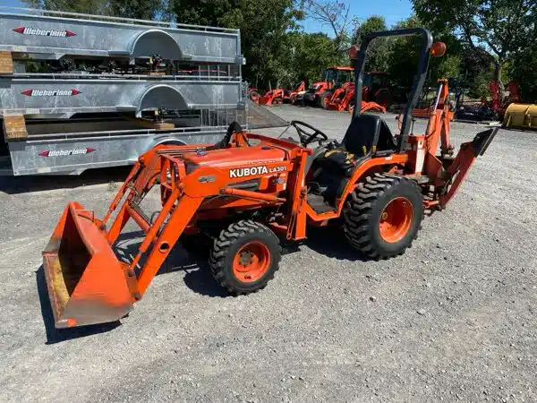 Gallery image 1 for Used 2000 Kubota B1700TLB Tractor