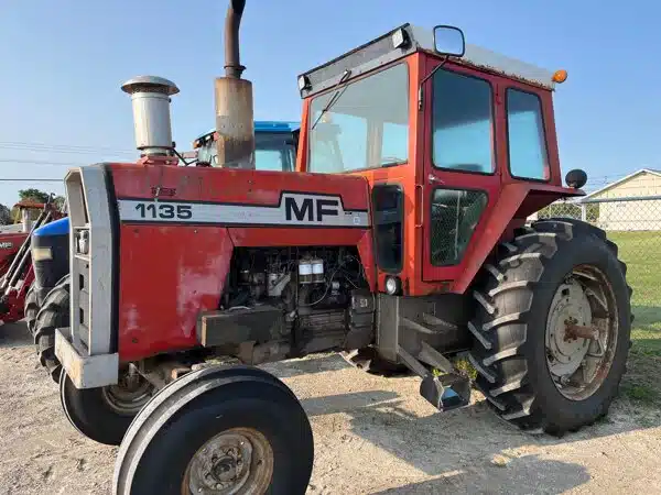 Gallery image 1 for 1975 Massey Ferguson 1135 Tractor