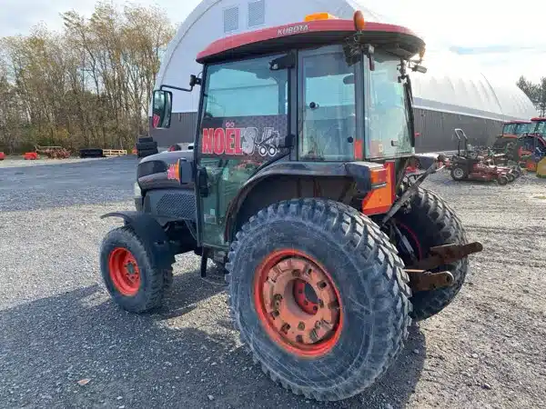 Gallery image 1 for Used 2011 Kubota L5740HSTCC3 Tractor