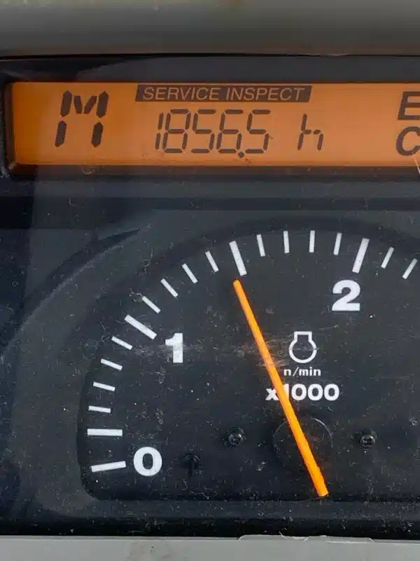 Gallery image 2 for Used 2011 Kubota L5740HSTCC3 Tractor