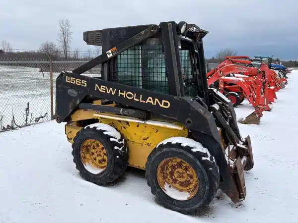 Gallery image 2 for New Holland LX565 Skid Steer
