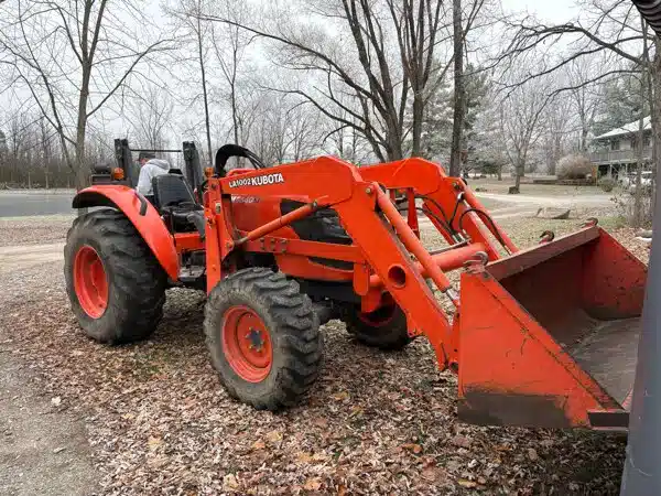 Gallery image 1 for 2010 Kubota M5640SUD Tractor
