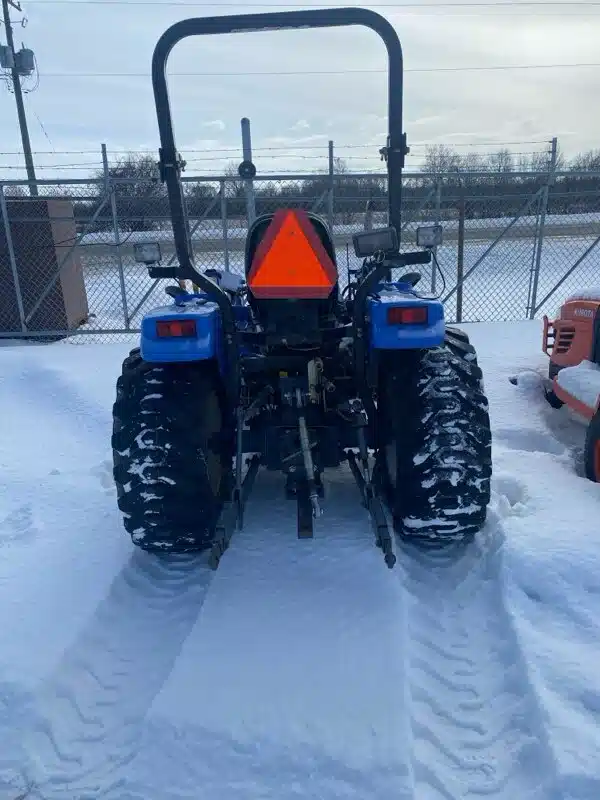 Gallery image 2 for 2001 New Holland TC33D Tractor