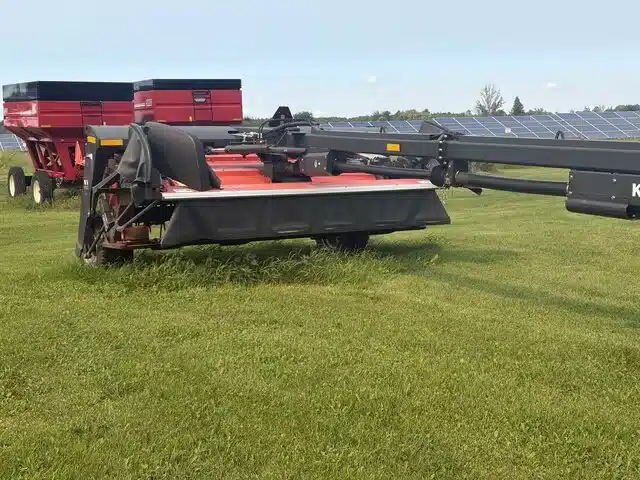 Gallery image 1 for 2017 Kubota DMC8540T Disc Mower Conditioner