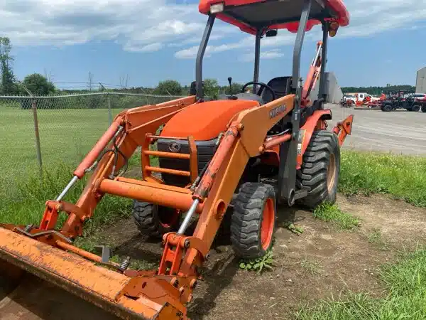 Gallery image 1 for Kubota B26 Backhoe Loader