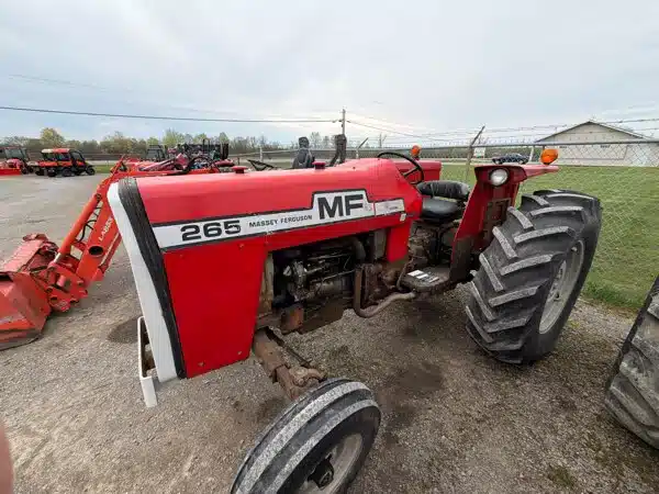 Photo de la Galerie 2 pour Massey Ferguson 265 Tracteur