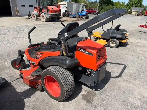 Photo de la Galerie 2 pour 2017 Kubota ZD1211 Tondeuse à rayon de braquage zéro