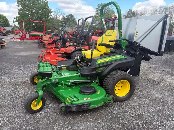 Photo de la Galerie 2 pour 2023 John Deere Z950R Tondeuse à rayon de braquage zéro
