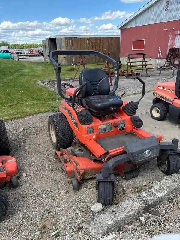 Photo de la Galerie 1 pour 2007 Kubota ZD18F-60 Tondeuse à rayon de braquage zéro
