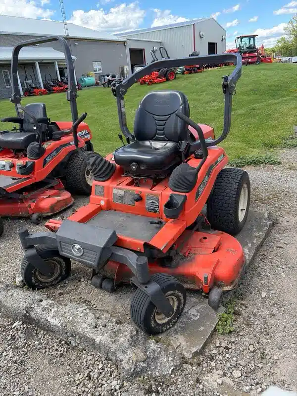 Photo de la Galerie 2 pour 2007 Kubota ZD18F-60 Tondeuse à rayon de braquage zéro