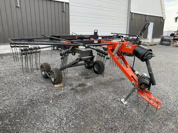 Photo de la Galerie 1 pour Kubota RA1042T râteau