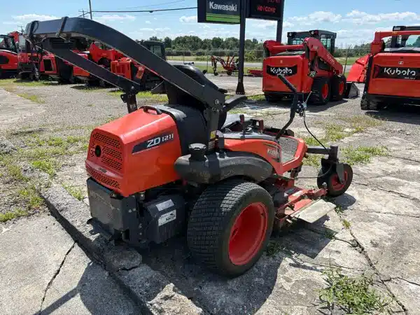 Gallery image 1 for Kubota ZD1211 Mower - Zero Turn