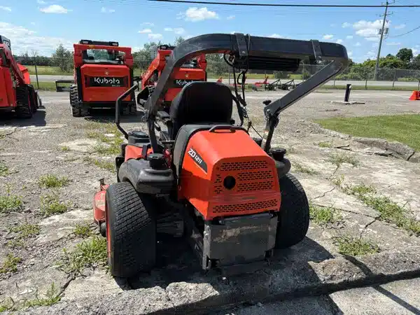 Gallery image 2 for Kubota ZD1211 Mower - Zero Turn