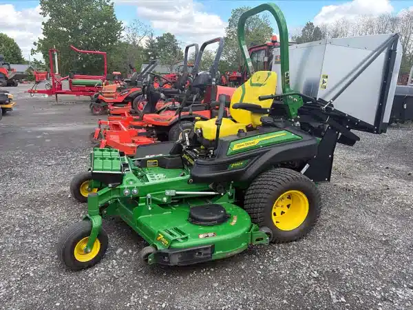 Photo de la Galerie 2 pour 2023 John Deere Z950R Tondeuse à rayon de braquage zéro