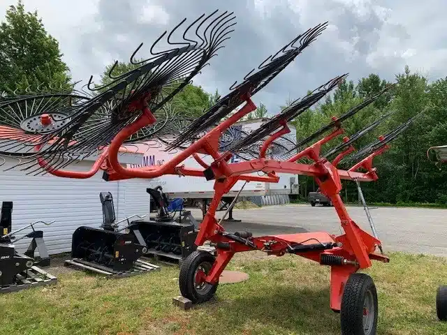 Gallery image 1 for Used Kuhn SR 112 GII SPEEDRAKE Rake