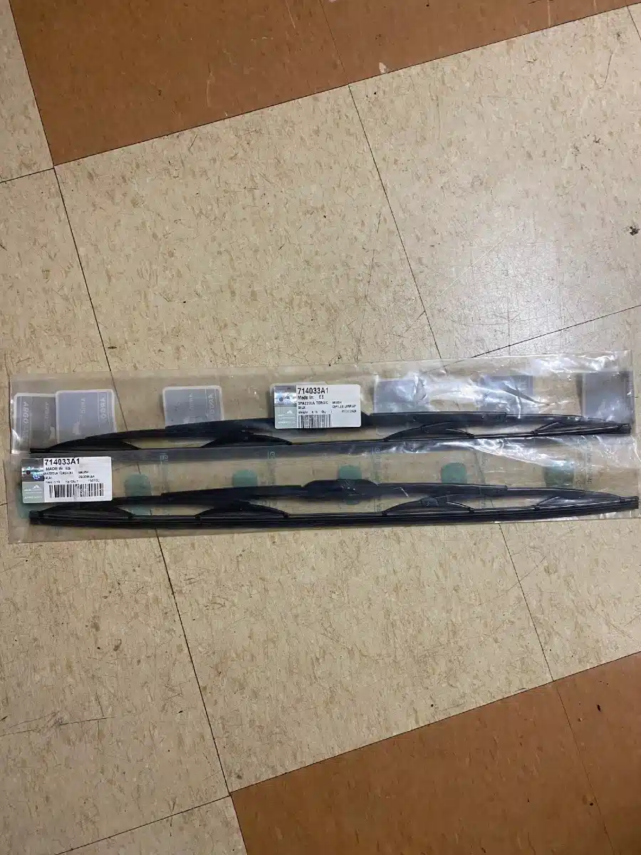 Photo de la Galerie 1 pour McCormick Wiper 714033A1 x2 pièces - neuves et usagées