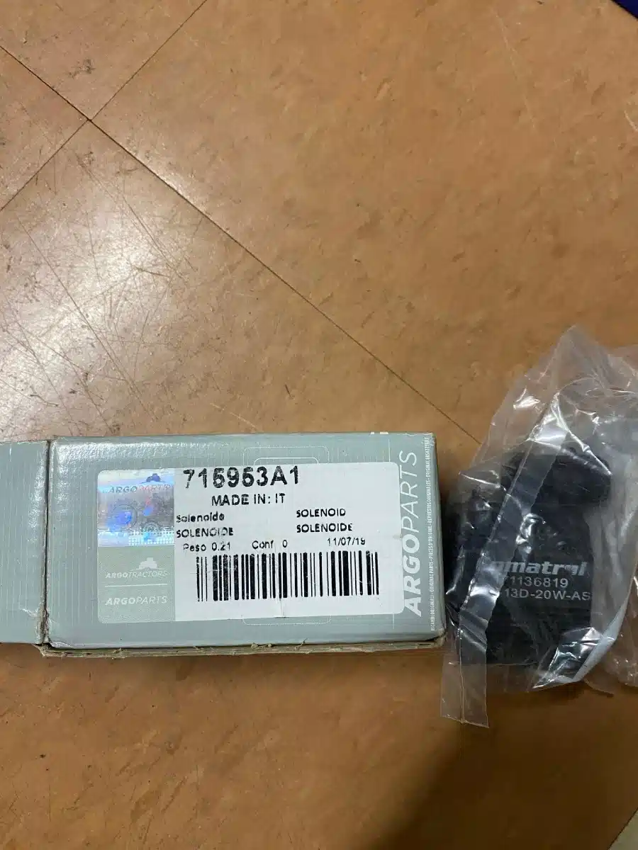 Photo de la Galerie 1 pour McCormick Solenoide 715953A1 pièces - neuves et usagées