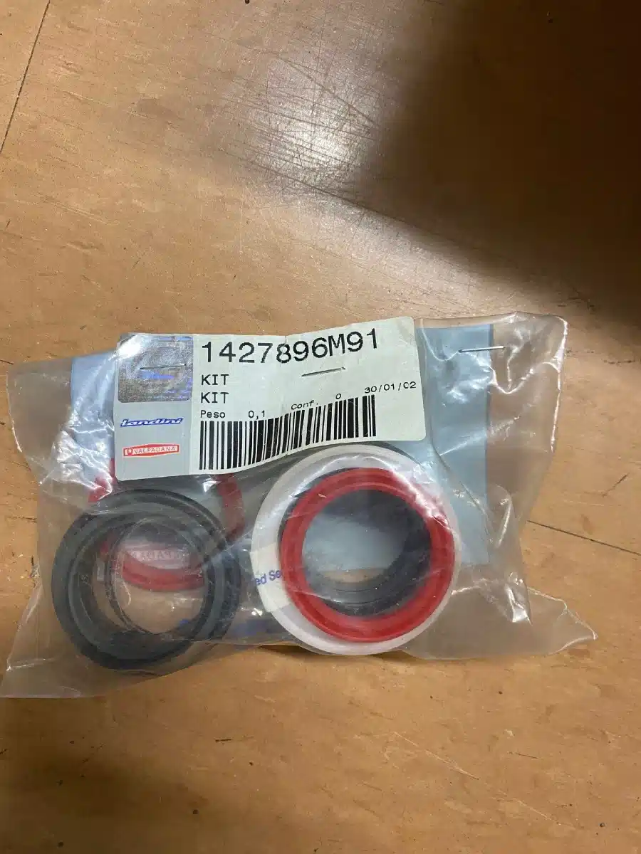 Photo de la Galerie 1 pour McCormick Kit Cylindre 1427896M91 pièces - neuves et usagées