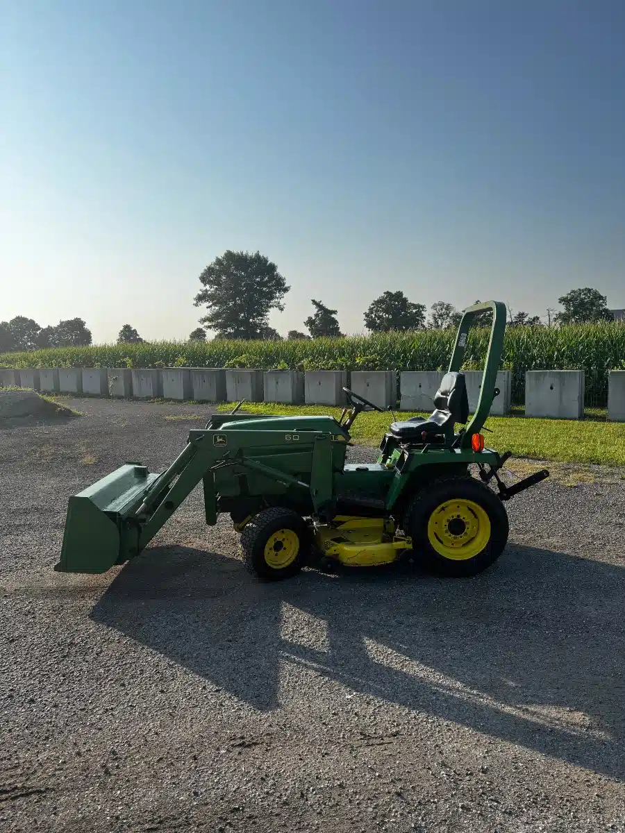 Gallery image 2 for Used 1989 John Deere 655 Tractor