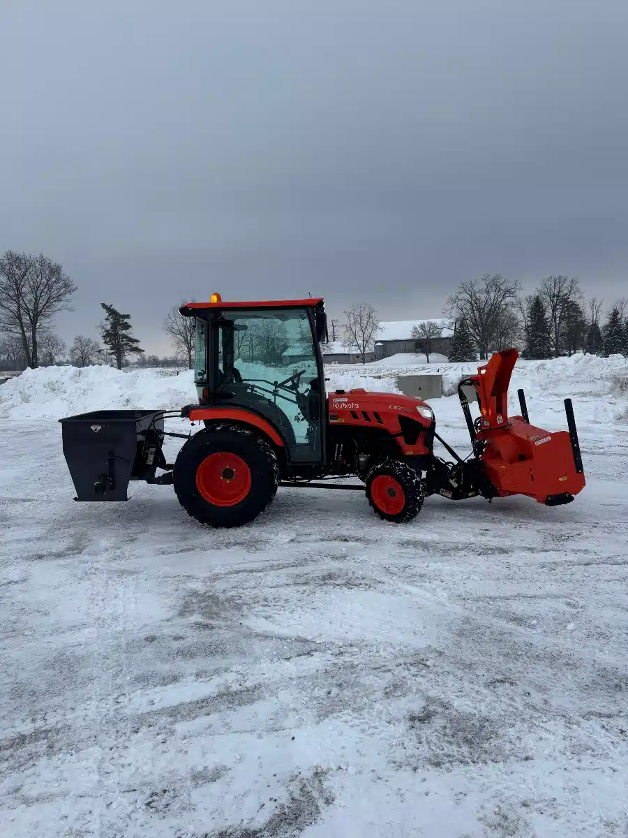 Gallery image 2 for 2024 Kubota LX3520 Tractor