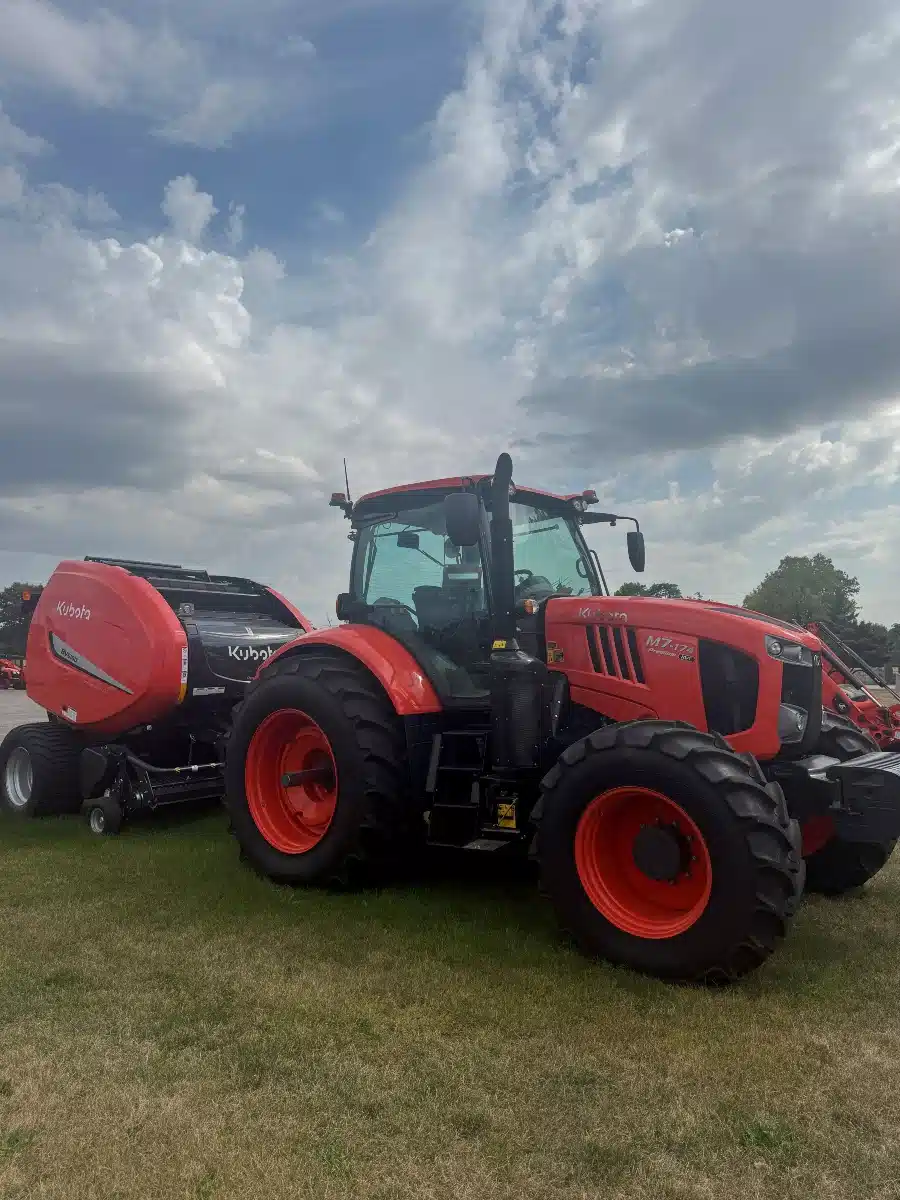 Gallery image 1 for 2023 Kubota M7-174P-KVT Tractor