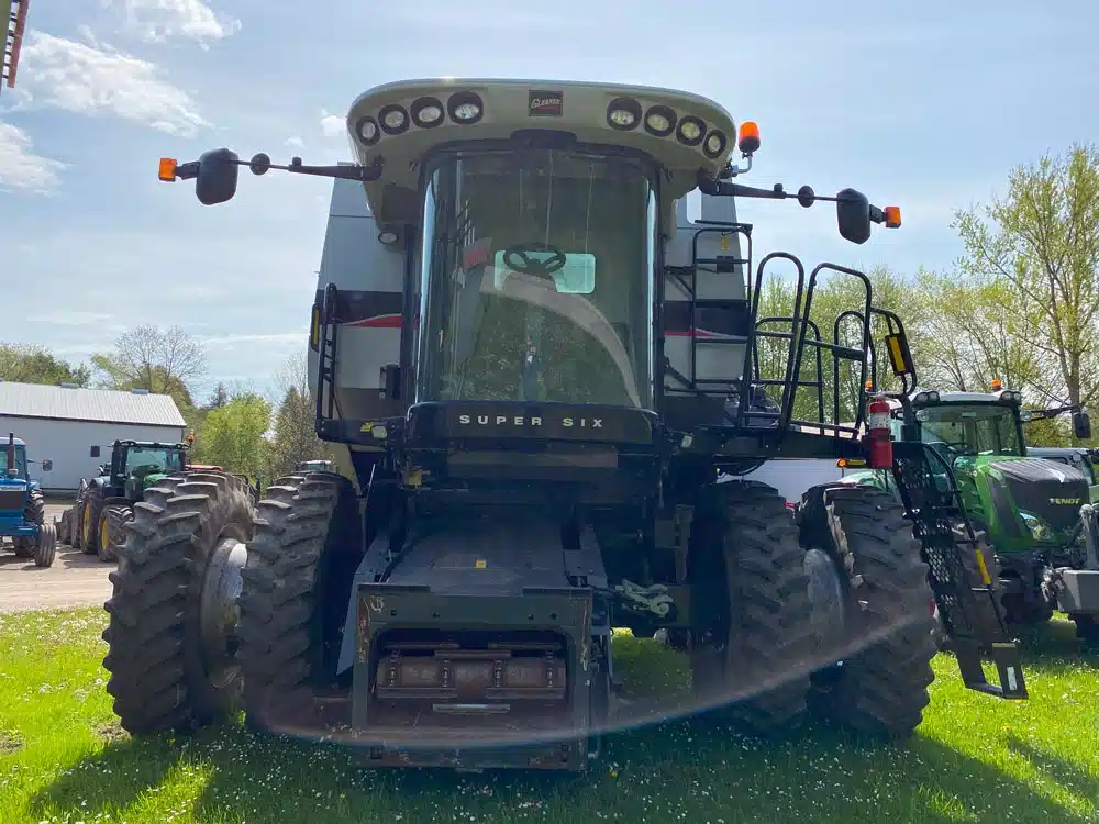Gallery image 2 for Used 2011 Gleaner S67 Combine