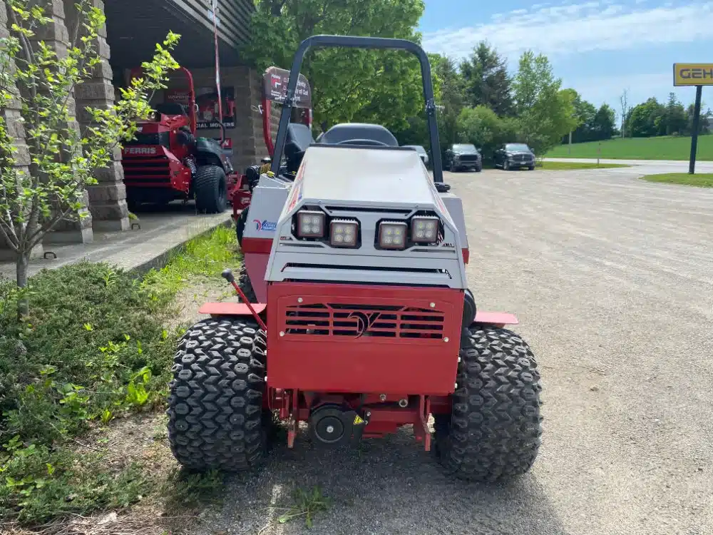 Photo de la Galerie 2 pour 2023 Ventrac 4520P Tracteur