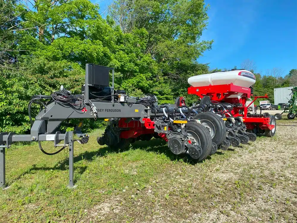 Gallery image 2 for 2024 Massey Ferguson VF1630 Planter