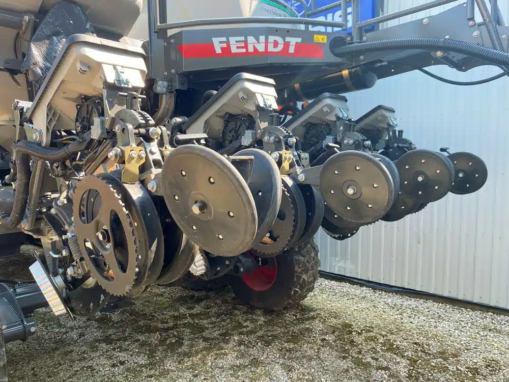 Gallery image 2 for New 2024 Fendt Momentum 16-30 Planter