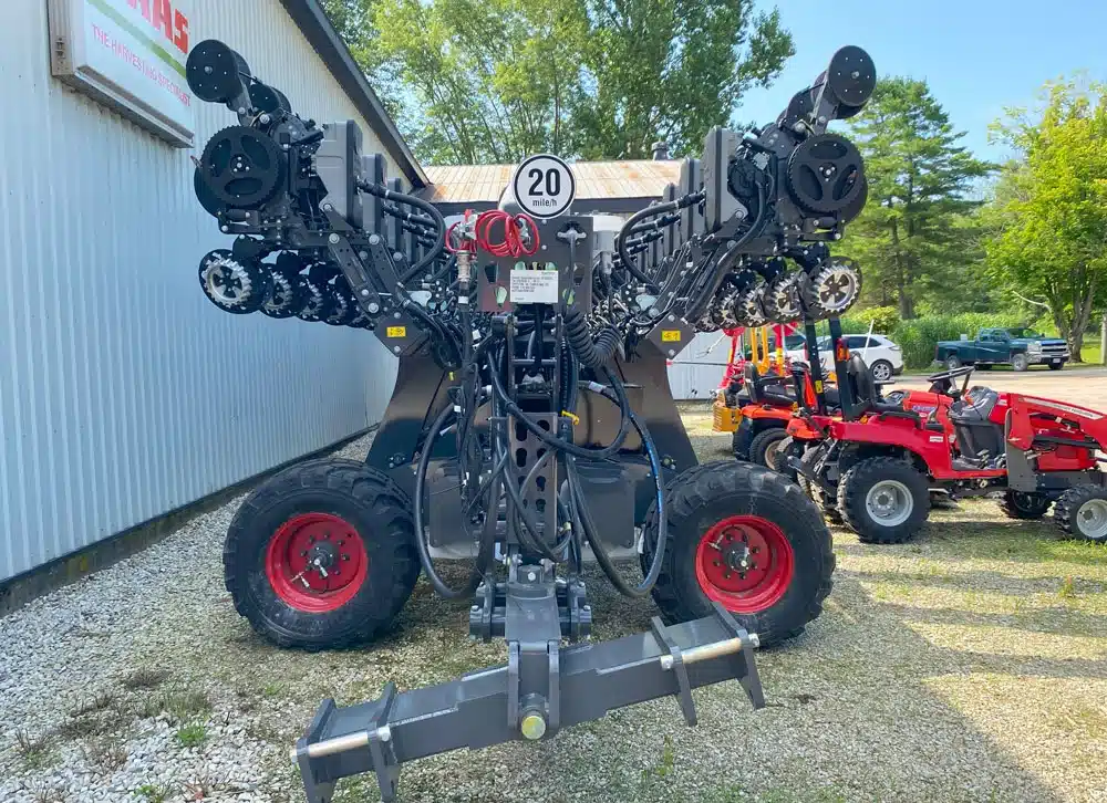 Gallery image 2 for 2024 Fendt Momentum 16-30 Planter