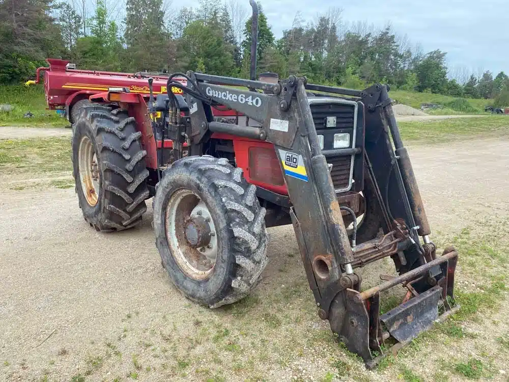 Gallery image 1 for 1996 Massey Ferguson 390 Tractor