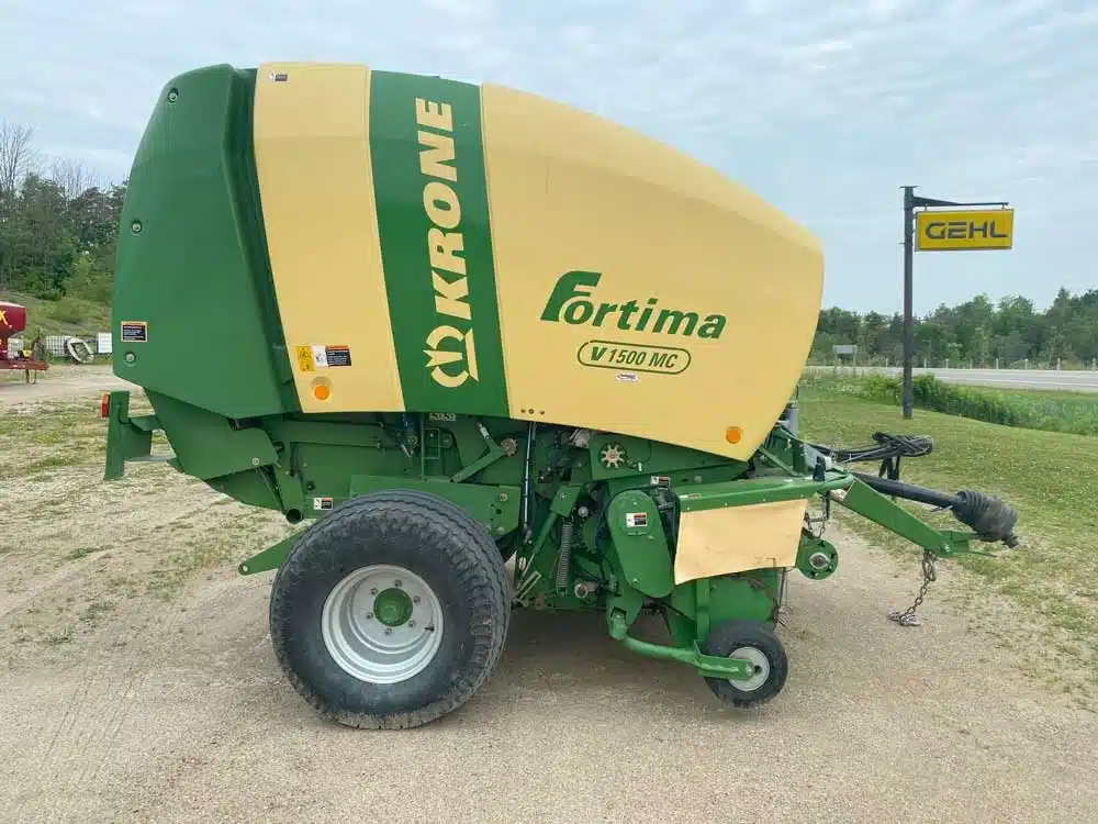Gallery image 2 for Used 2016 Krone FORTIMA V 1500 MC Round Baler