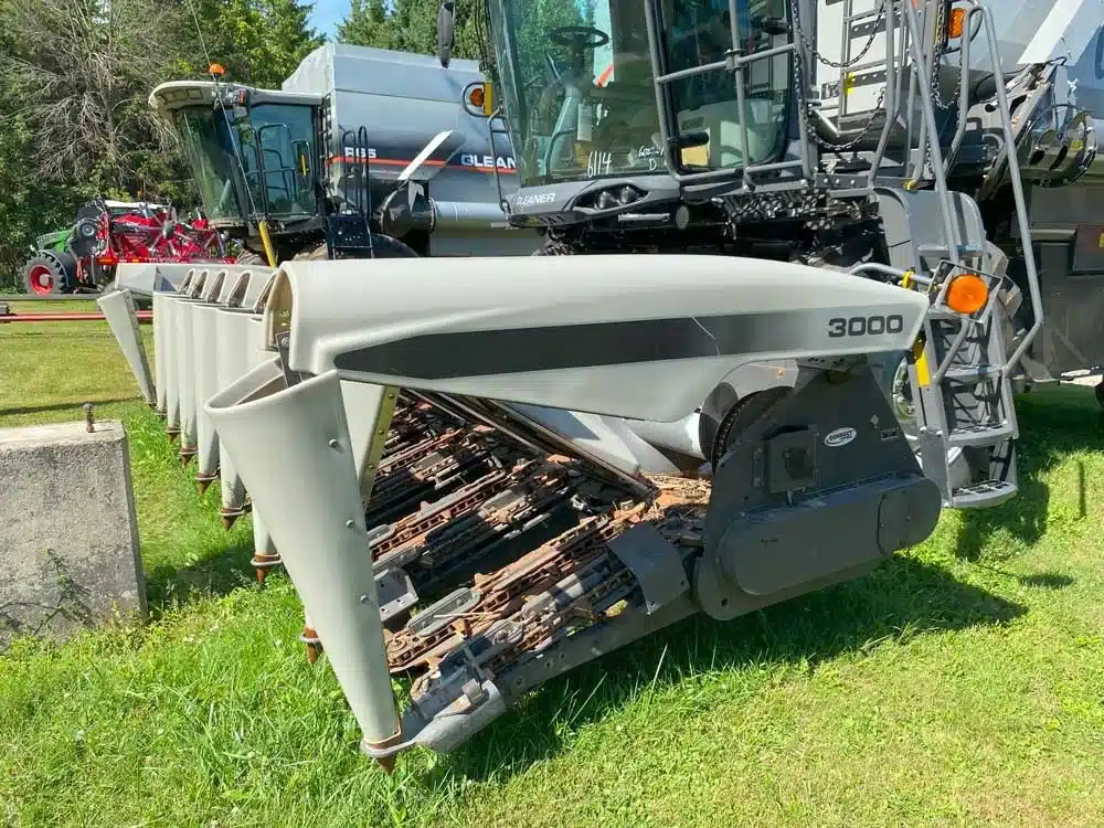 Gallery image 1 for 2013 Gleaner 3000 Header - Row Crop