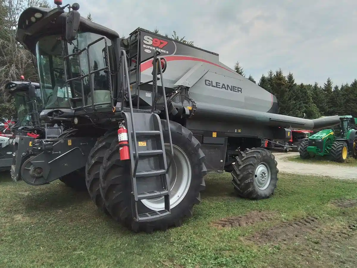 Used 2020 Gleaner S97 Combine