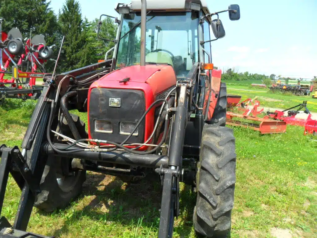 Gallery image 1 for 1997 Massey Ferguson 4255 Tractor