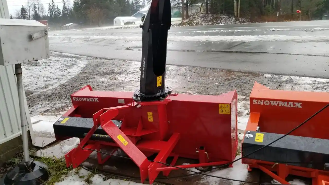 Gallery image 2 for New Snowmax MTB72 Snow Blower