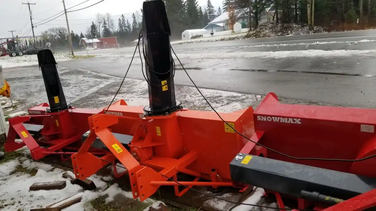 Gallery image 2 for New Snowmax MTB780 Snow Blower